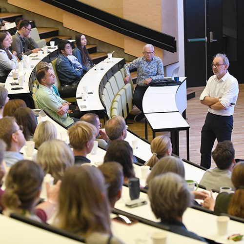 Helge on stage at the Breakfast Brief, talking to the audience