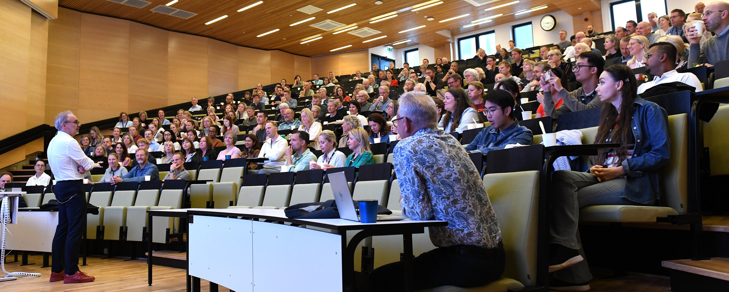 Helge on stage at the Breakfast Brief, talking to the audience
