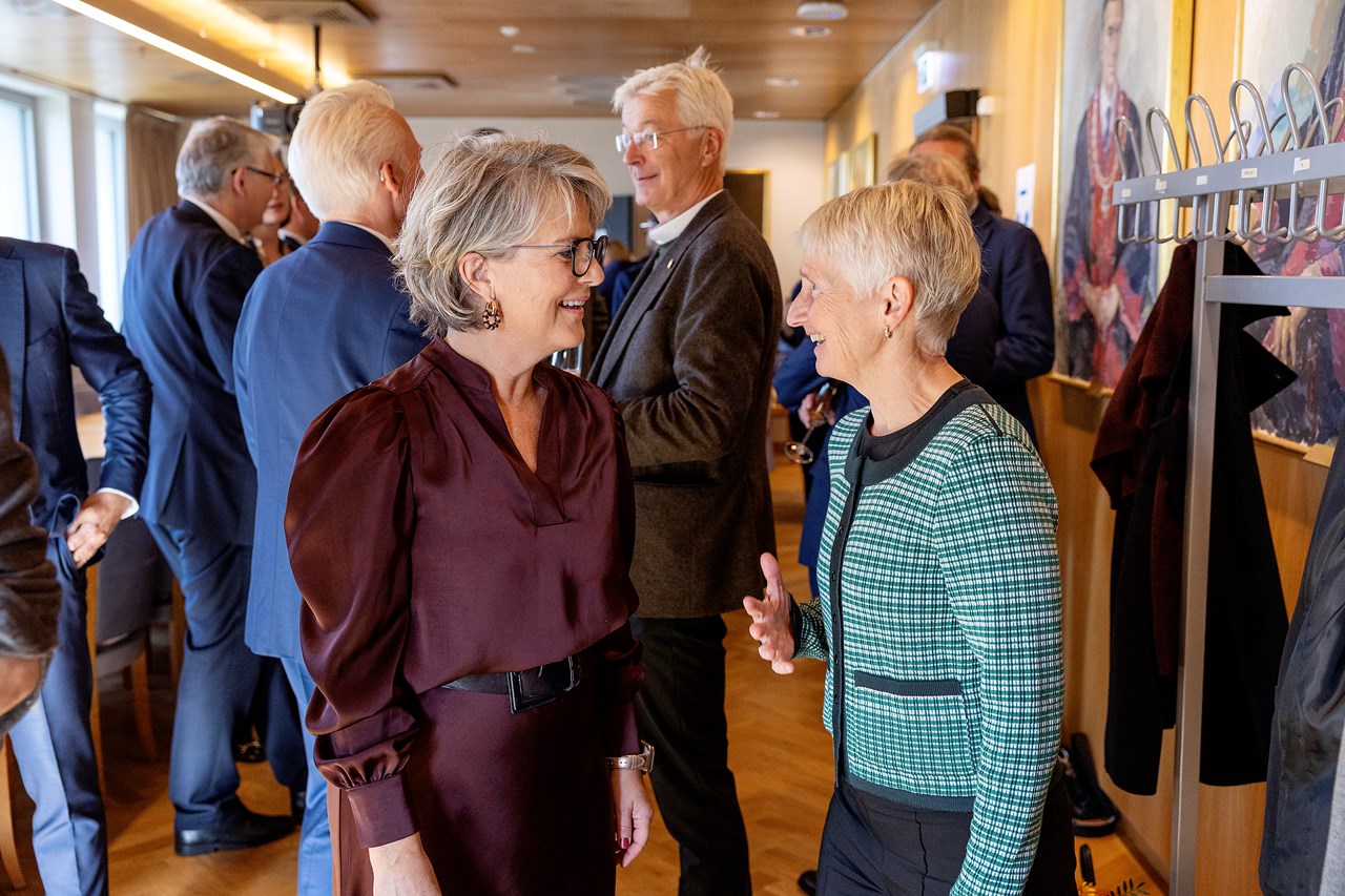 Fasmer og  Karin S. Thorburn