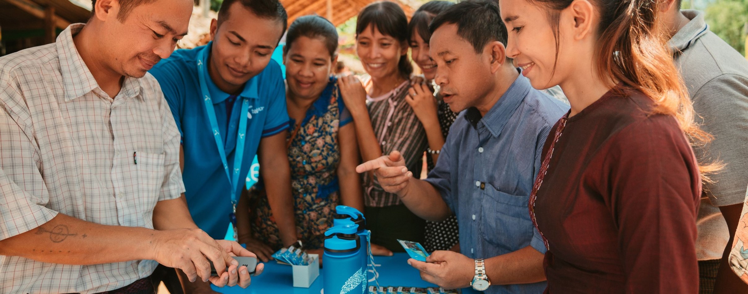 Telenorkunder i Myanmar. Foto: Telenor