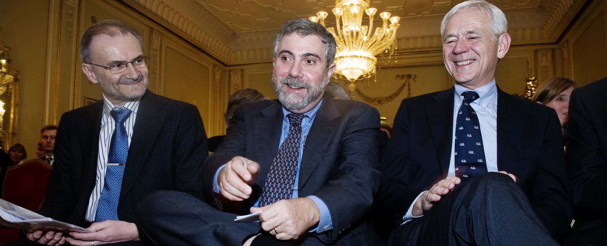 Der det typisk amerikanske ble storkonsern med verden som marked, ble det typisk europeiske på denne måten små og mellomstore bedrifter som dels supplerer hverandre og dels konkurrerer – det som populært kalles næringsklynger. Foto: Økonomiprofessor Knut Anton Mork, nobelprisvinner Paul Krugman og NHH-professor Victor Norman på en konferanse i Oslo i 2008. 