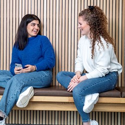 Photo of two NHH students. Photo: Helge Skodvin