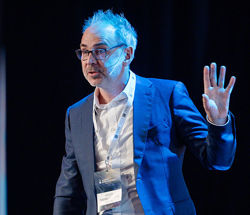 Helge Thorbjørnsen speaking