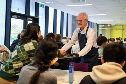 Jan serving students burgers
