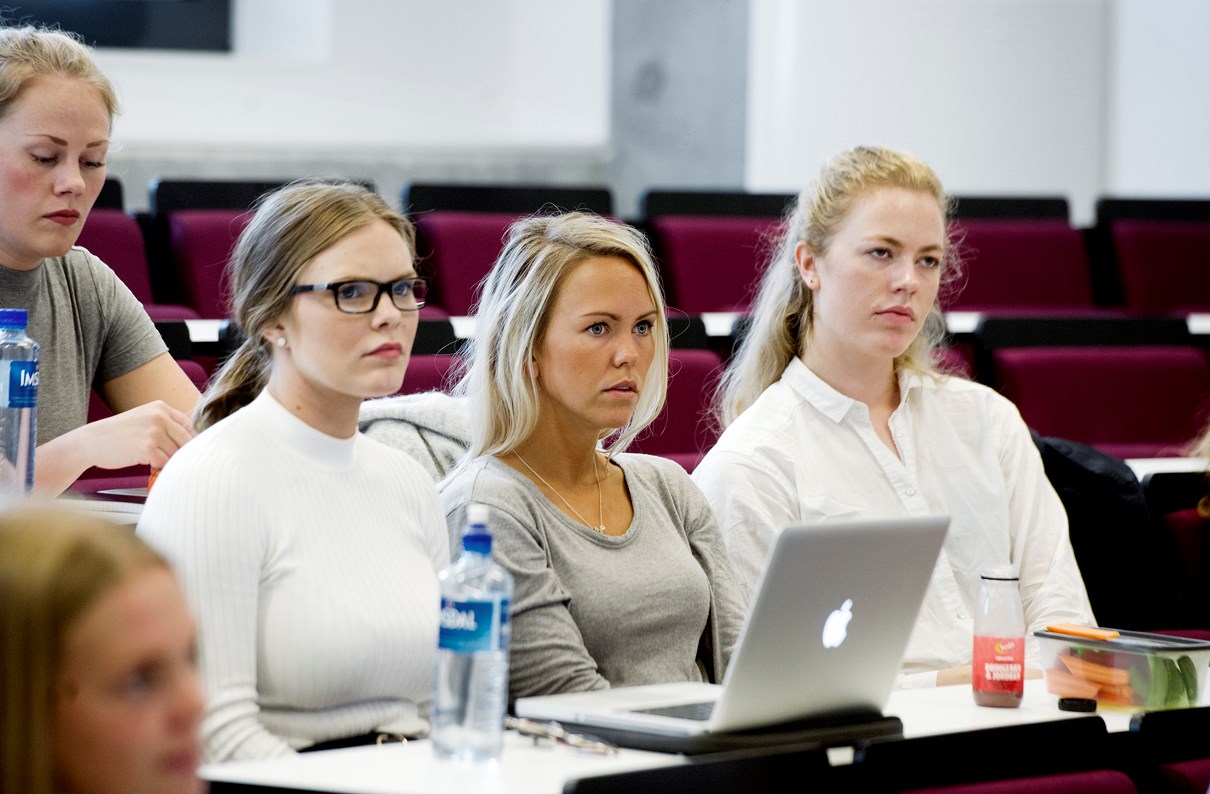 Chantal Pauleen Larsen, Cecilie Johansen and Katrine Gustavsen. First day at Global Business Venturing. Photo: Helge Skodvin 