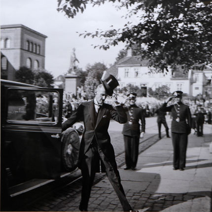 Kong Haakon 7 åpnet NHH på Muséplass 9. september 1936-