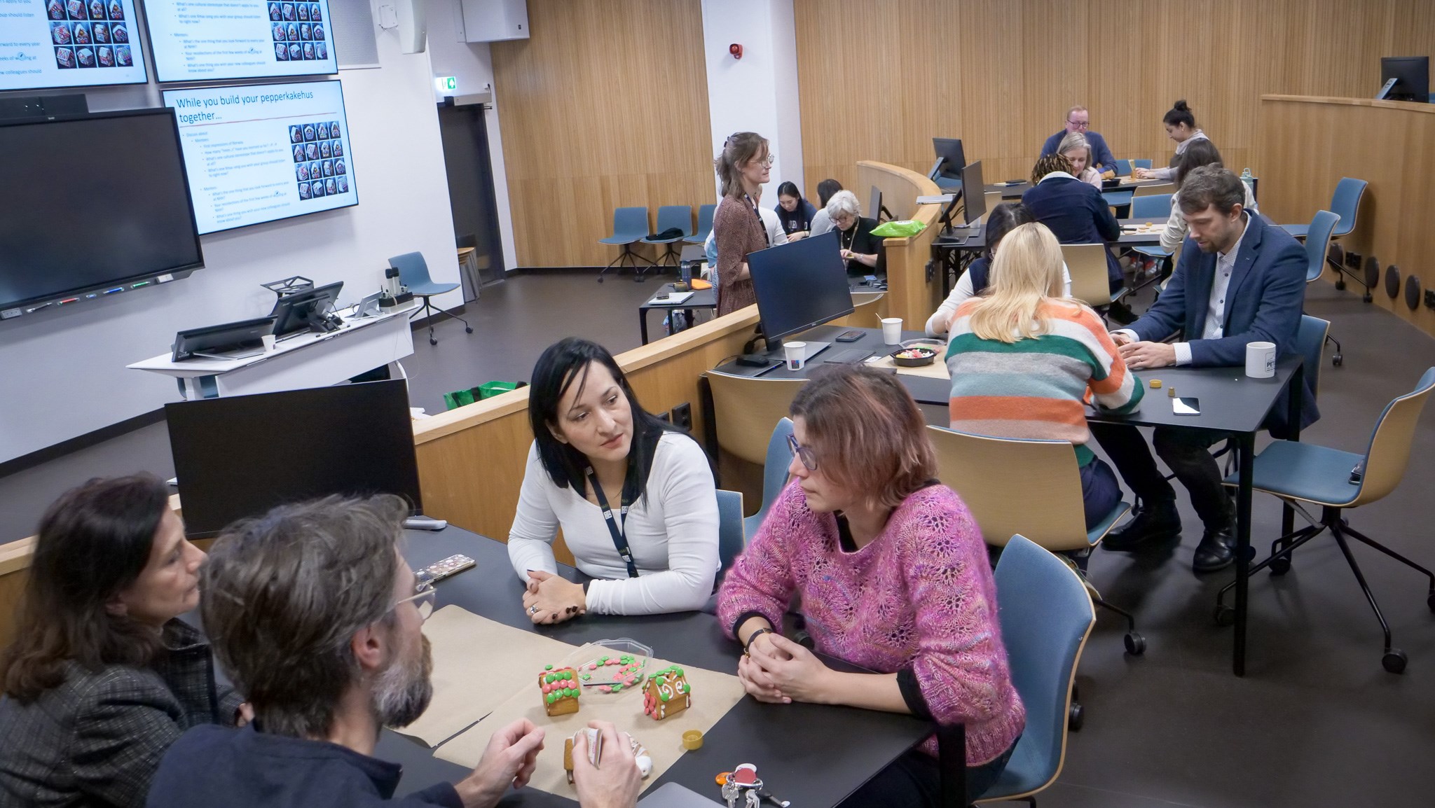 Many groups working together at a classroom at NHH