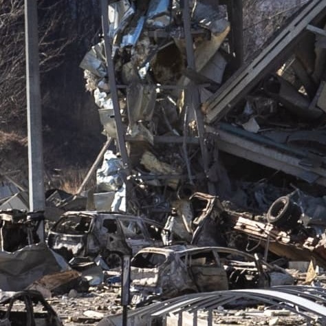 Så lenge ikke Russland er påført et forsmedelig tap, er det ingen grunn til å tro at Putin og hans klikk vil nøye seg med en flik av Ukraina, skriver Rögnvaldur Hannesson i BT. Foto: Handlesenter i Kiev etter bombing i mars 2022 (Kyiv City State Administration, Olexiy Samsonov) 