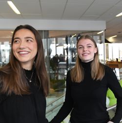  Tre av studentene i NHH-Symposiets styre: Leder Ida Marie Mathisen, programansvarlig Karoline Prytz Berset. Foto: Sigrid Folkestad