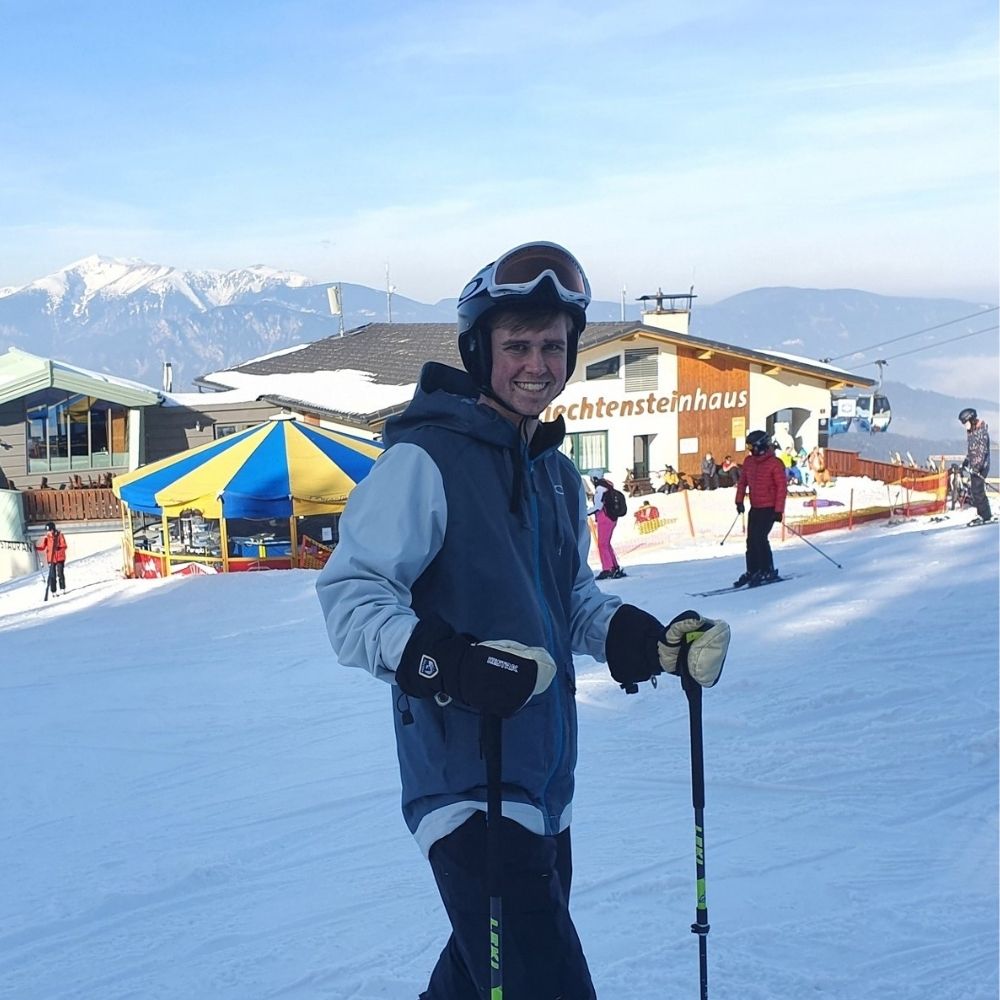 Bilde av Amund Hannevik på ski i Østerrike.