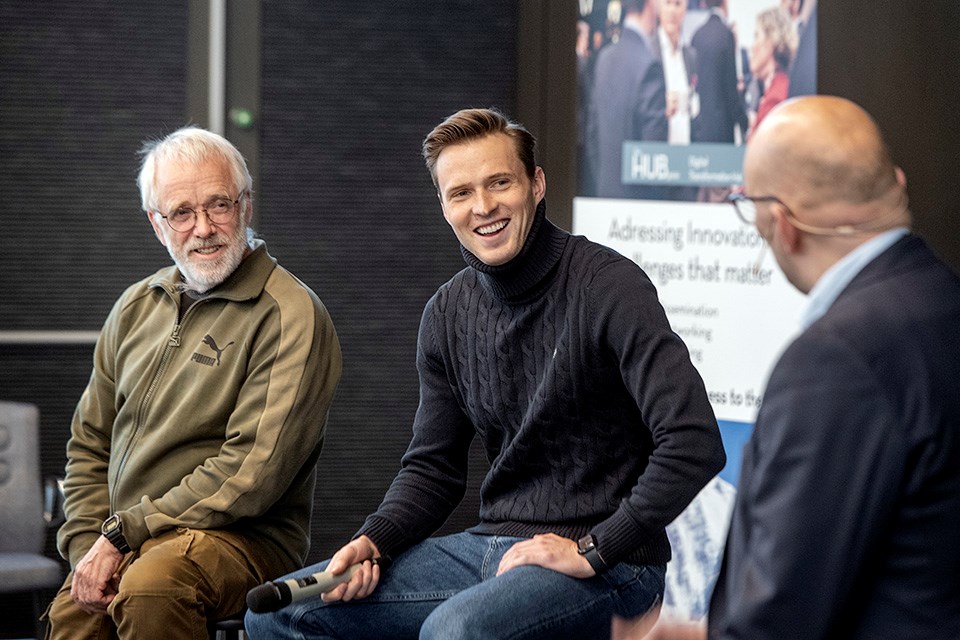 Top athlete and world champion Karsten Warholm and coach Leif Olav Alnes at workshop discussing how they work with innovation. 