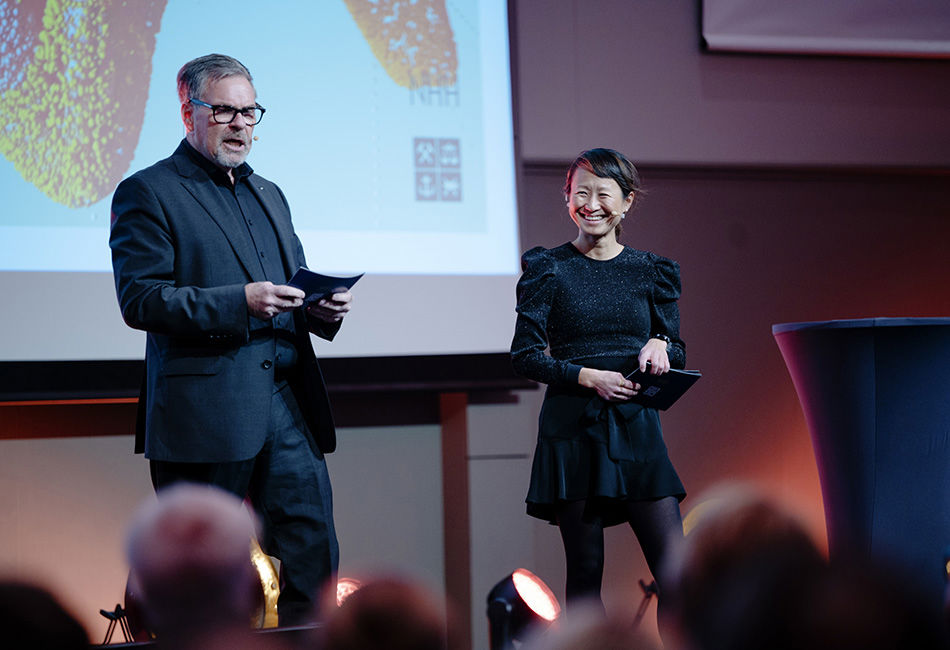 Konferansierene Camilla Kim Kielland og Jon Morten Melhus er begge medlemmer av Alumnirådet. 
