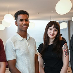 Hassan og Angelica gruppefoto