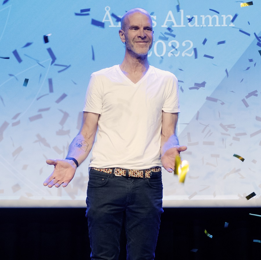 Lars Erik Lund, Veidekke's Executive Vice President for Strategy and Sustainability, is NHH Alumni of the Year. ‘I’m simply speechless, which is quite unlike me,’ says Lars Erik Lund. Photo: Siv Dolmen