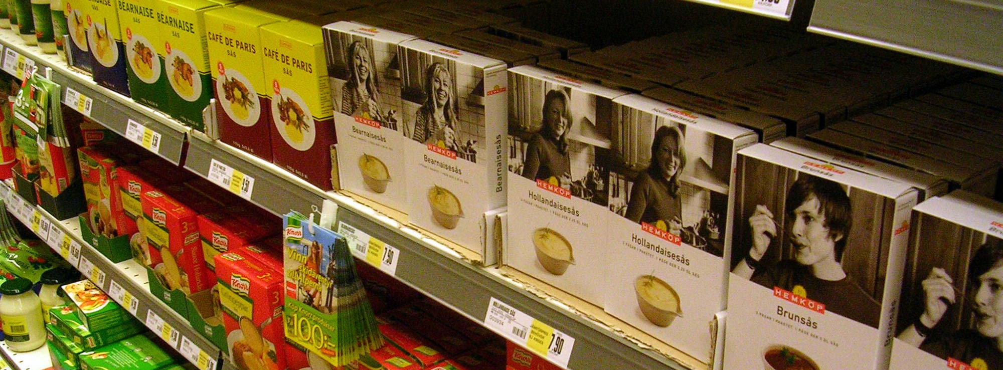  A shelf in a Swedish grocery store showing both private label and international brands. Photo: Väsk/Wikimedia Commons/GNU Free Documentation License 1.2 
