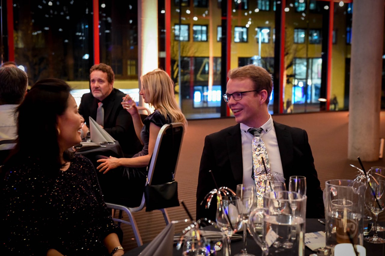 Vegard had the best detail of the evening, here talking to a colleague