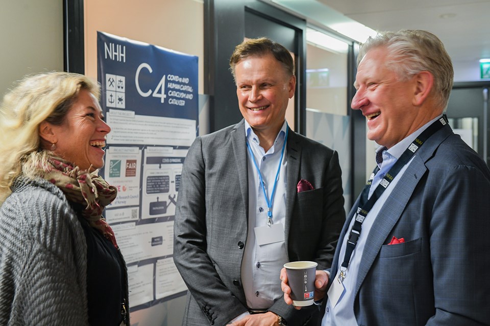 Associate Professor Therese Sverdrup with the head og Dig's Board, Dagfinn Myhre og Frank Elter in Telenor.