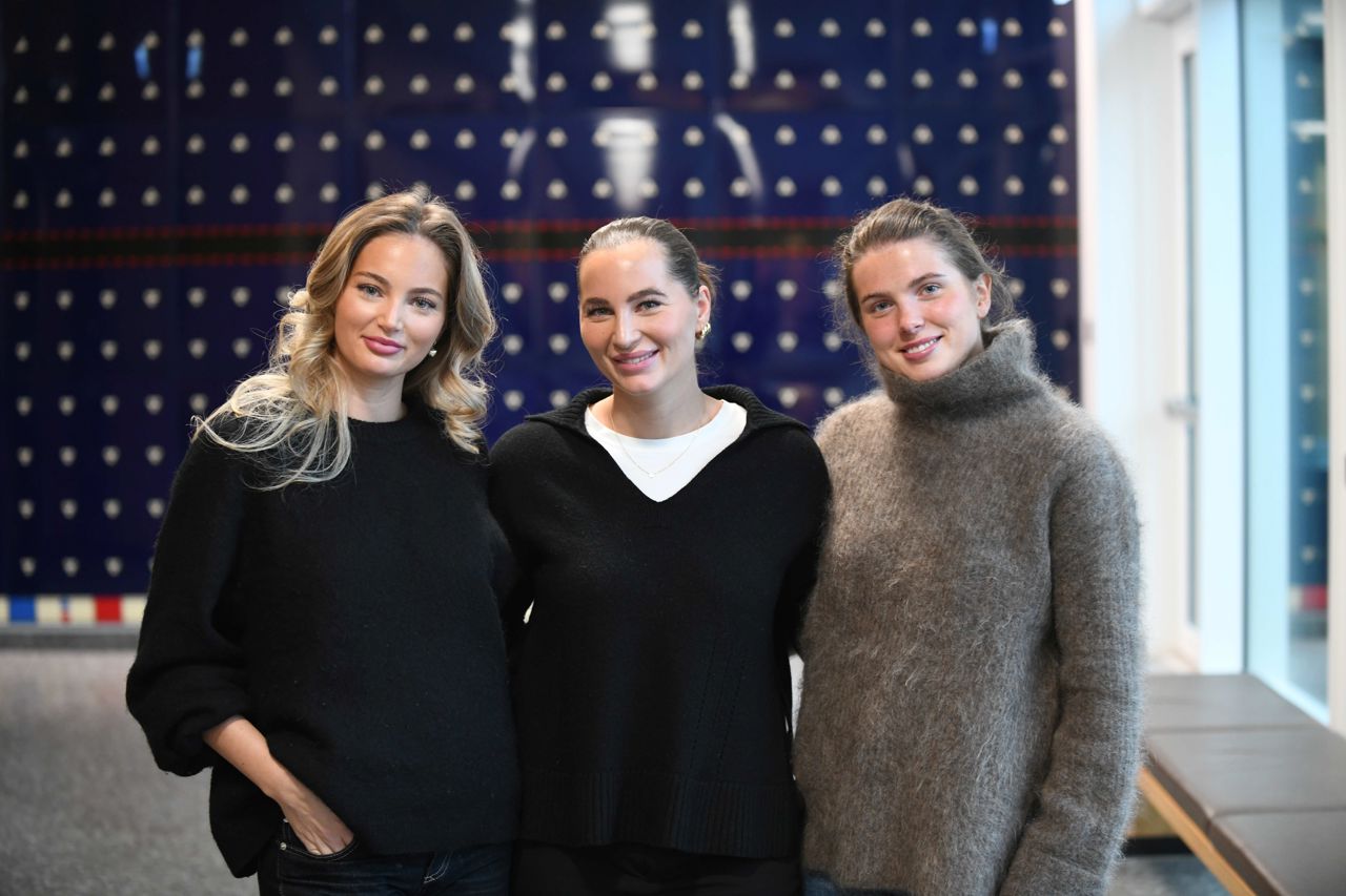 Evylin Nicolaisen (t.v.), Maylin Nicolaisen og Una Førde 