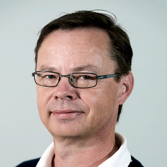 Professor Petter Bjerksund at the Department of Business and Management Science