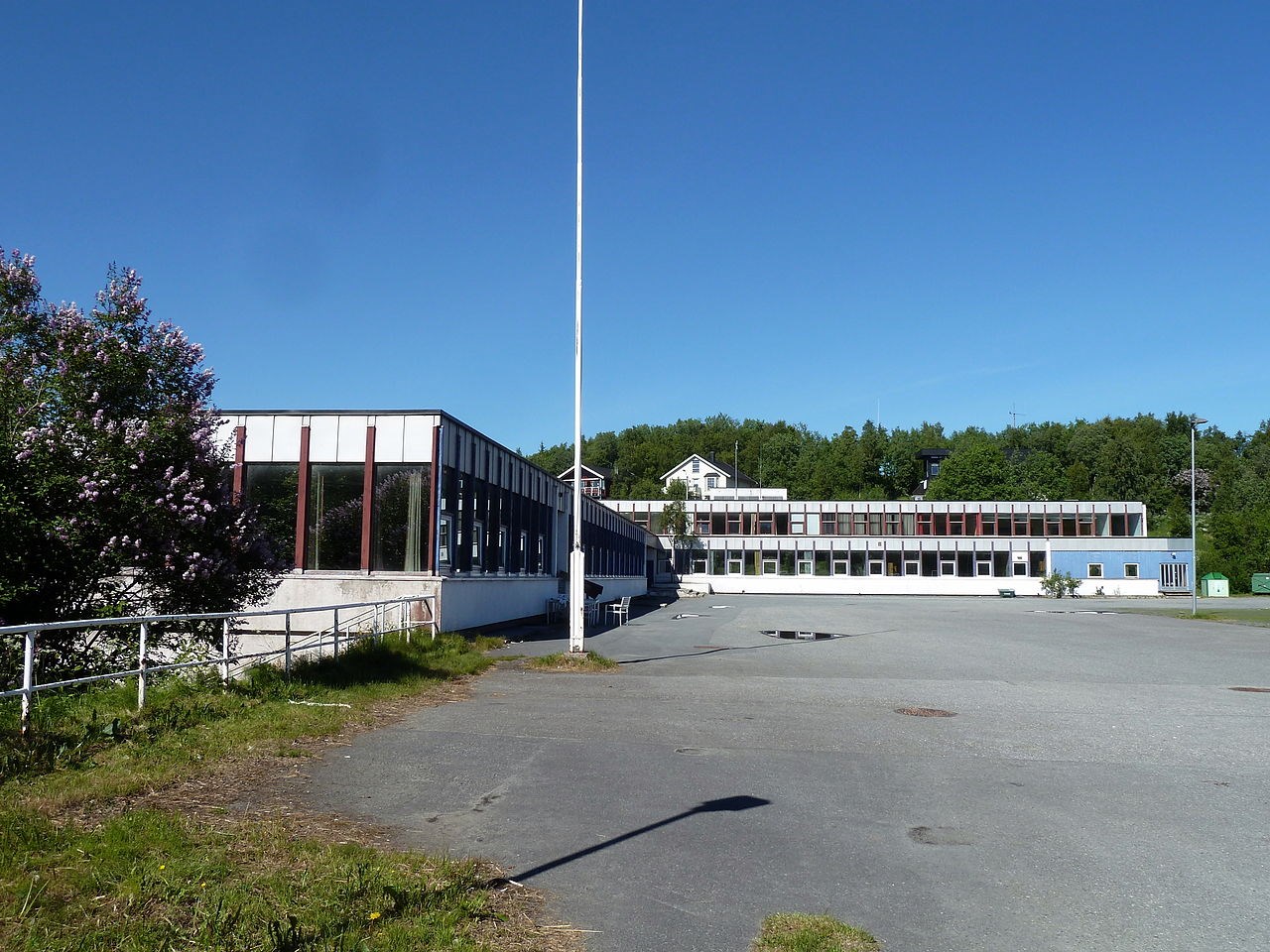 Framnes ungdomsskole i Narvik kommune i Nordland. Skolen åpnet i 1967, er foreslått nedlagt fra våren 2016.