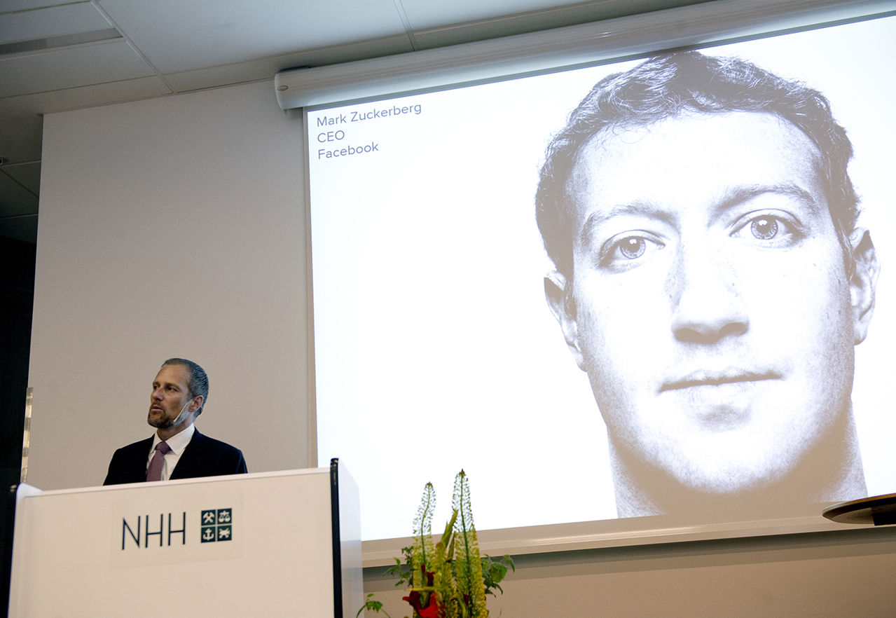 Investor Frode Eilertsen var første foredragsholder ut på vårkonferansen. – Både etablerte selskaper og offentlig sektor er for dårlig på omstilling, sa Eilertsen, som har bakgrunn fra blant annet Schibsted.