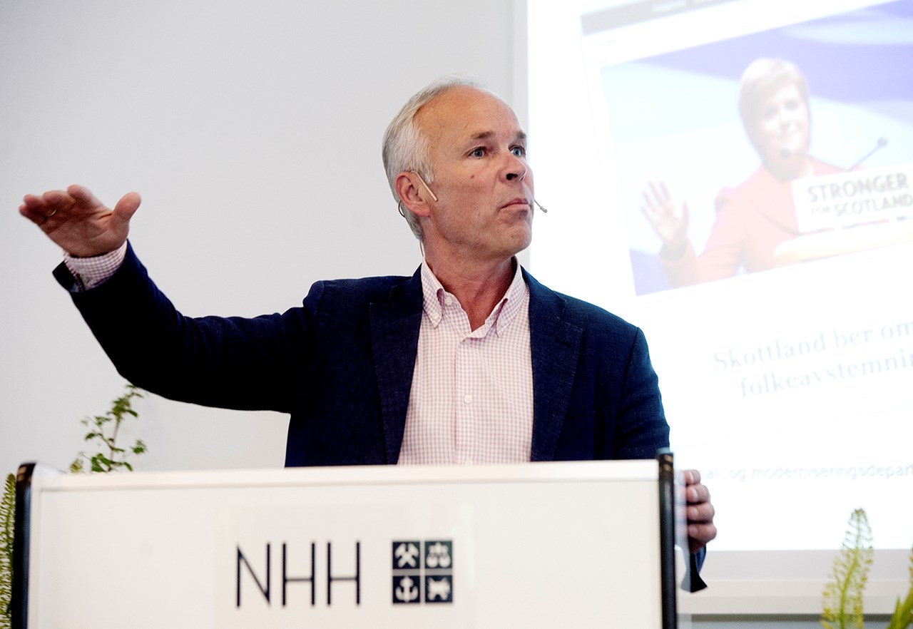 Kommunal- og moderniseringsminister Jan Tore Sanner snakket om hvordan digitaliseringen vil påvirke omstillingen av Norge. Foto: Helge Skodvin