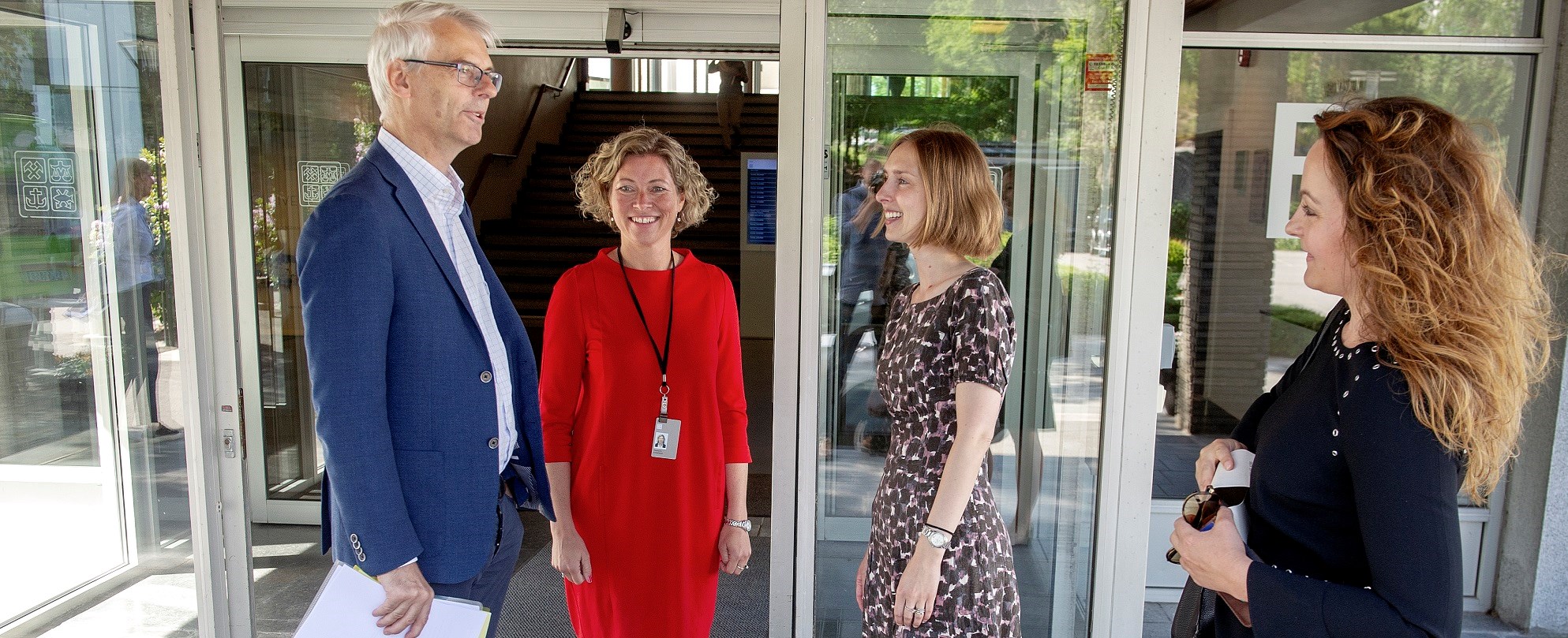 NHH-rektor Øystein Thøgersen, prorektor Therese E. Sverdrup, statsråd Iselin Nybø og statssekretær Rebekka Borsch, som for øvrig var hovedtaler på NHH si immatrikulering måndag. Arkivfoto: Helge Skodvin 