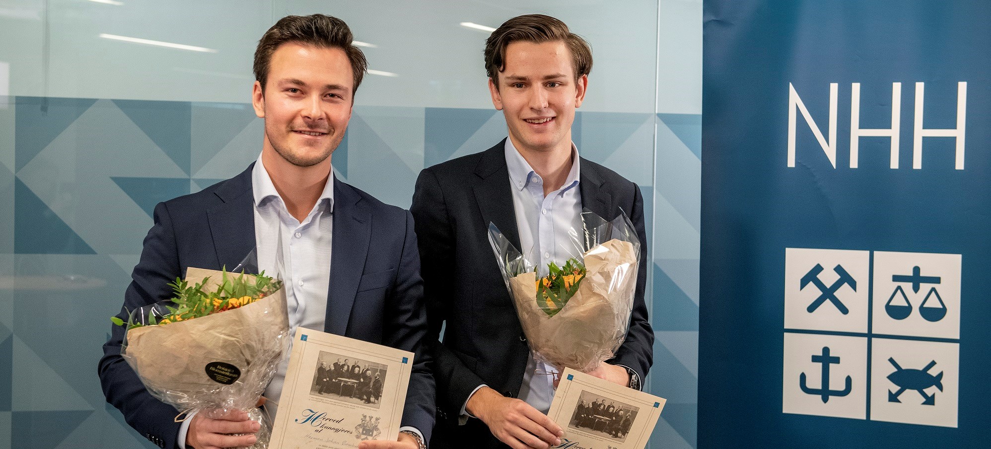 In connection with the Lehmkuhl lecture in October, Herman Johan Bomholt and Torsten Stangeland Thune were awarded a grant of NOK 25,000 for their master’s thesis. Photo: Helge Skodvin 