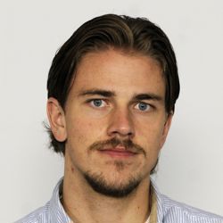 Avhandlingen til Stig Roar Haukø Lundeby tar for seg to viktige tema innen finans: (1) effekten av å inkorporere flere investeringshorisonter i evaluering av modeller for risikoprising, og (2) hvordan fiskal- og pengepolitikk påvirker forholdet mellom risiko og avkastning i aksjemarkedet. PhD-kandidaten fra Institutt for finans disputerer 24. september. 