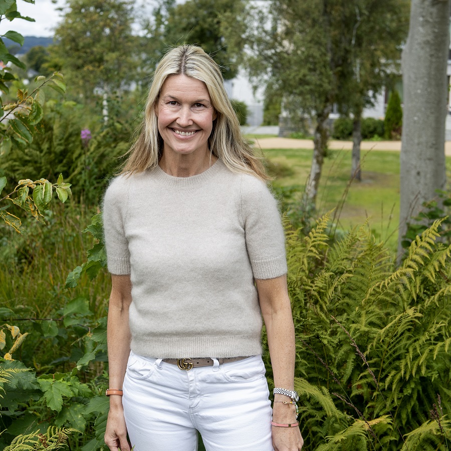 Pia Christine Helland is Senior Vice President of Ocean Industries in DNB, and a business graduate from NHH. She and Harald Rokke (from Nordic Investment Bank, at right) are students at NHHE´s programme Sustainable Business Strategy. Photo: Helge Skodvin