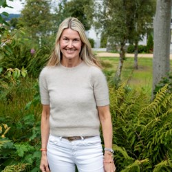 Pia Christine Helland is Senior Vice President of Ocean Industries in DNB, and a business graduate from NHH. She and Harald Rokke (from Nordic Investment Bank, at right) are students at NHHE´s programme Sustainable Business Strategy. Photo: Helge Skodvin