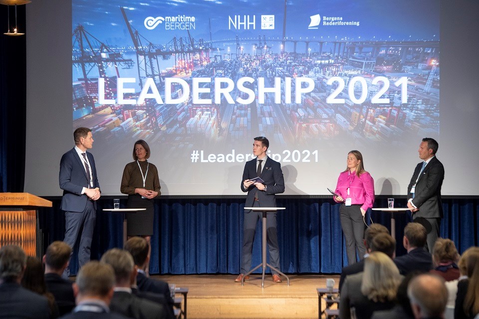 Harald Solberg from Norwegian Shipowner's Association, Ragnhild Janbu Fresvik, Executive Vice President Corporate Market Sparebanken Vest, Susanne Vinje, Head of Logistics, Hydro and Øystein Kalleklev from FlexLNG. 