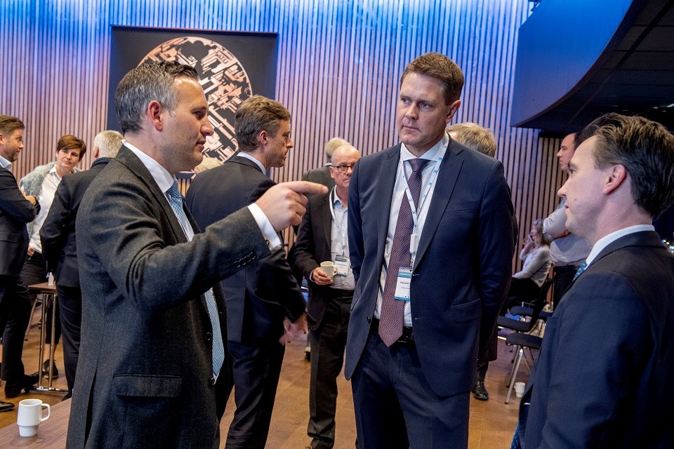 Øystein Kalleklev, CEO, FlexLNG and Harald Solberg, CEO,Norwegian Shipowner's Association. 