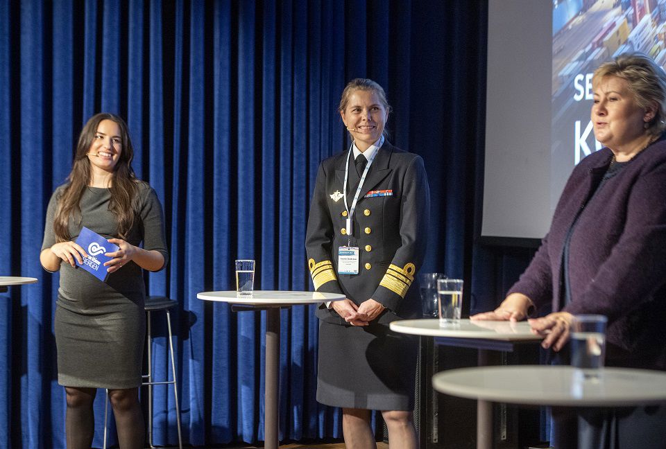 Vice Admiral Louise Dedichen and former prime minister Erna Solberg. 