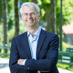 `NHH siviløkonom education is always amongst the programmes that received the highest number of applicants in Norway, and we expected numbers at the same level as previous year. Receiving even more applications this year is tremendously positive`, NHH Rector Øystein Thøgersen says.