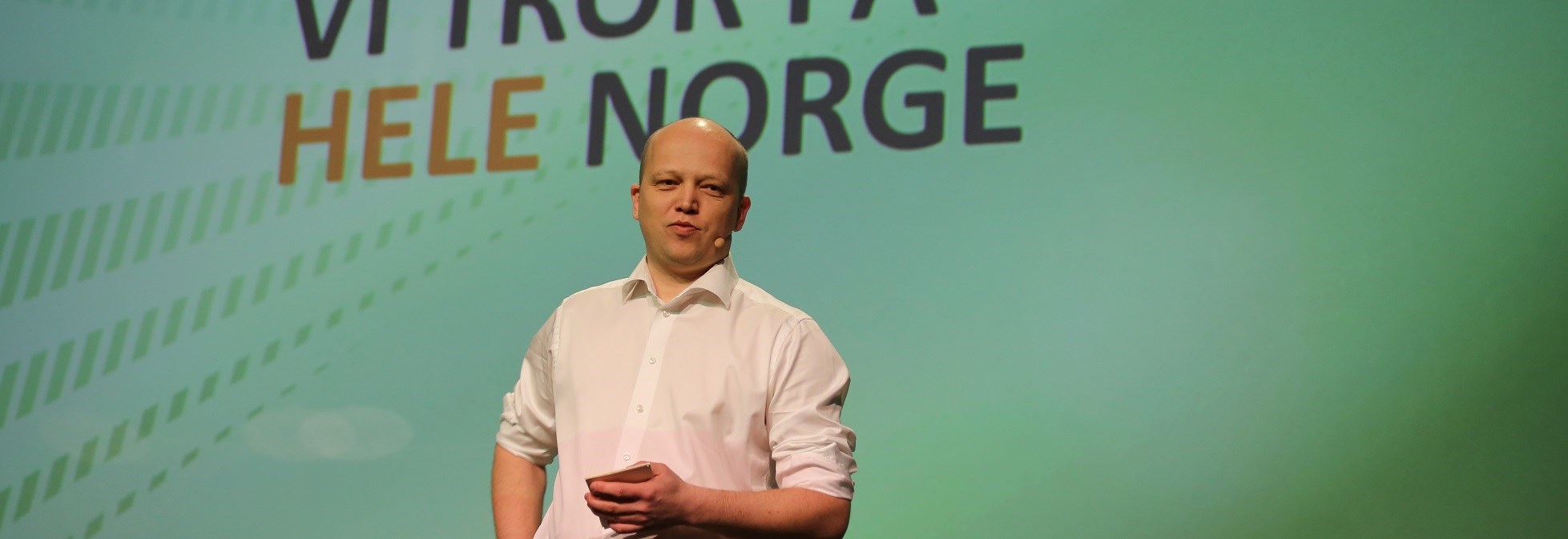 Finansminister Trygve S. Vedum (Ragne B. Lysaker, Senterpartiet) 