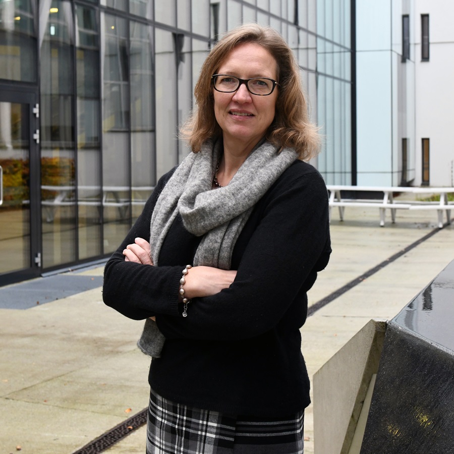 Anita Meidell, Associate Professor at the Department of Accounting, Auditing and Law at NHH and an expert in management accounting and control.