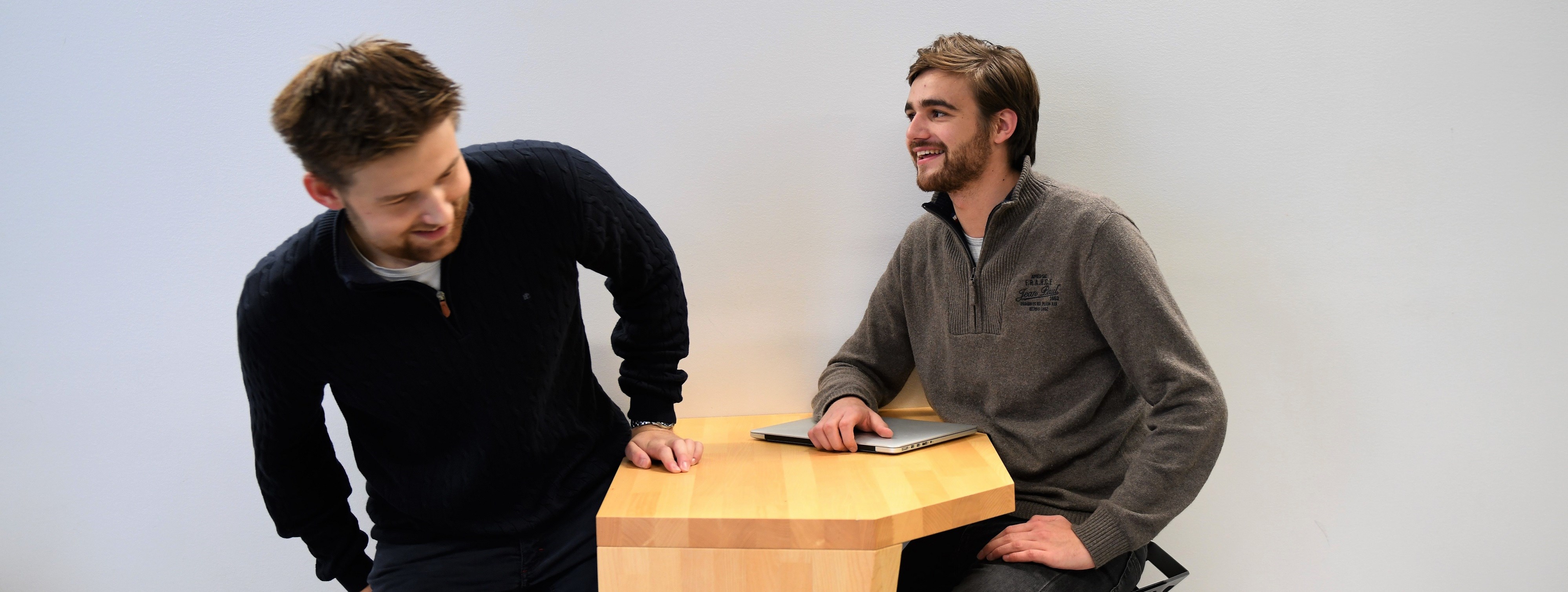 Four members of the NHH Case Club who have experience from previous competitions are taking part in NHH´s Case Competition. They are bachelor’s students Aleksander Ragnvaldsen (left) and Kristian Gjønnes. They and their team members Nicolai Christopher Steckmest Sivertsen and Stine-Mari Stavik, are well prepared.