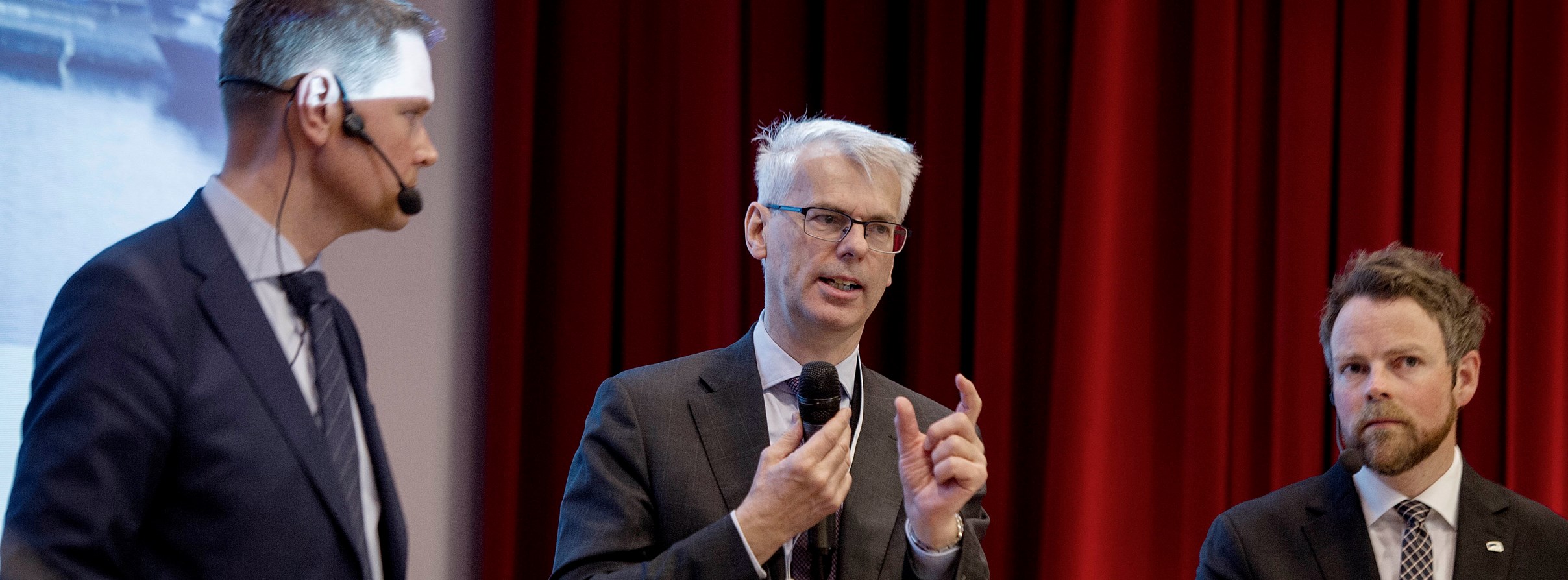 Harald Solberg, administrerende direktør i Norges Rederiforbund, NHH-rektor Øystein Thøgersen og statsråd Torbjørn Røe Isaksen.