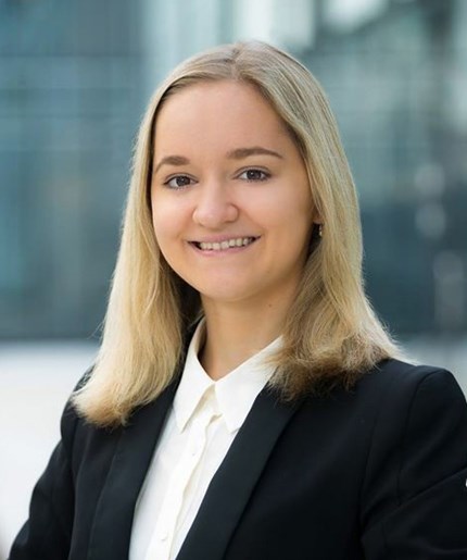 Alina Selezneva is working as an Sccount Executive at Microsoft.